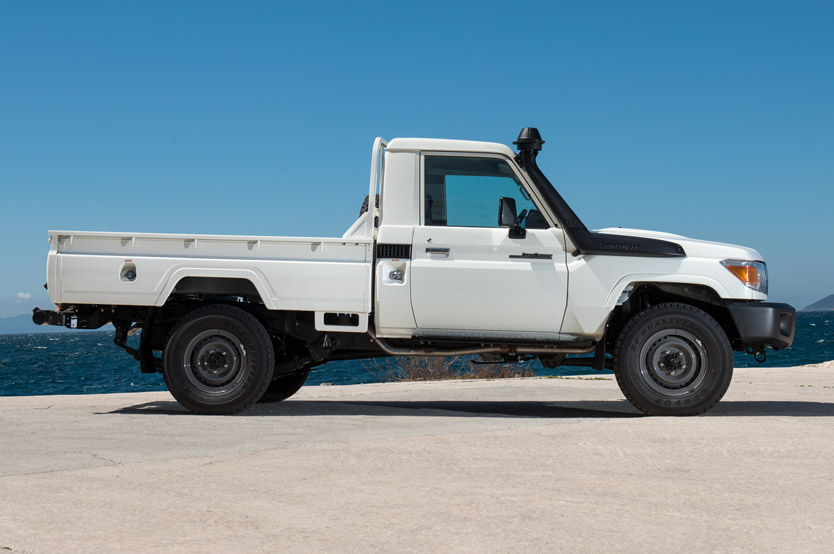 Prices and Specifications for Toyota Land Cruiser 70 PICKUP SC DSL DLX ...